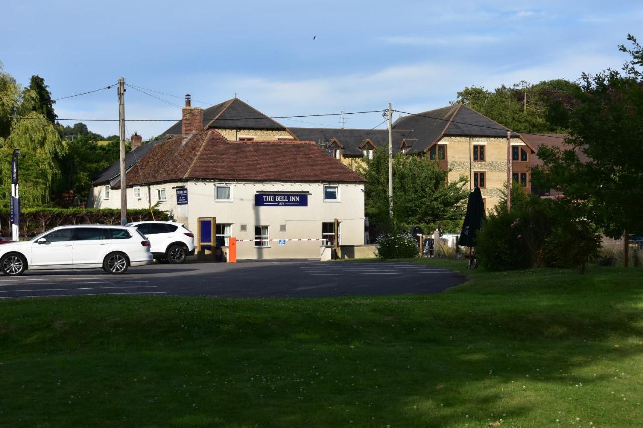The Bell Inn 솔즈베리 외부 사진