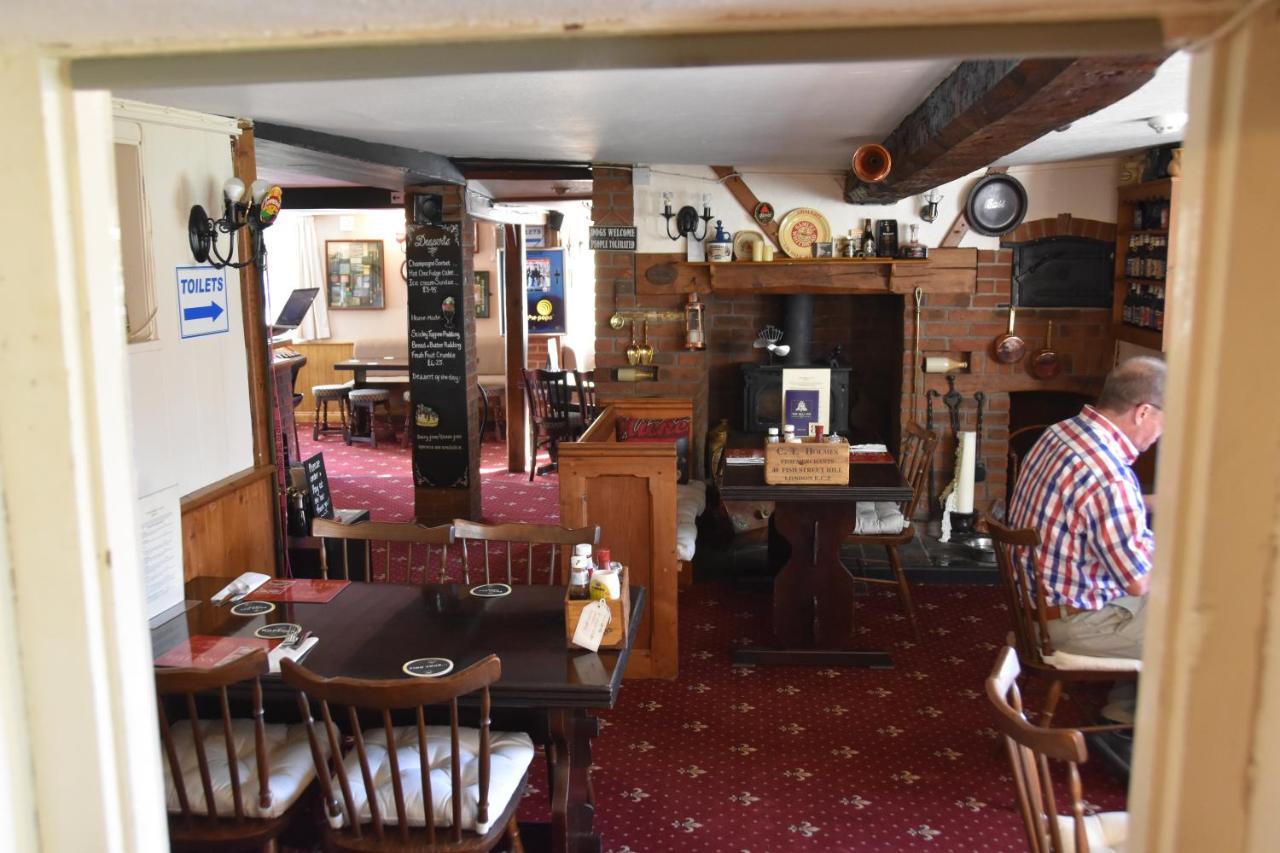 The Bell Inn 솔즈베리 외부 사진