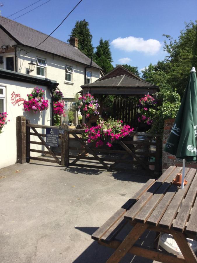 The Bell Inn 솔즈베리 외부 사진