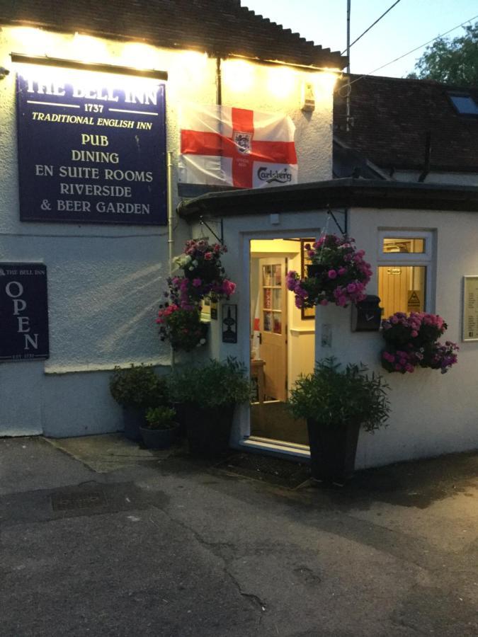 The Bell Inn 솔즈베리 외부 사진