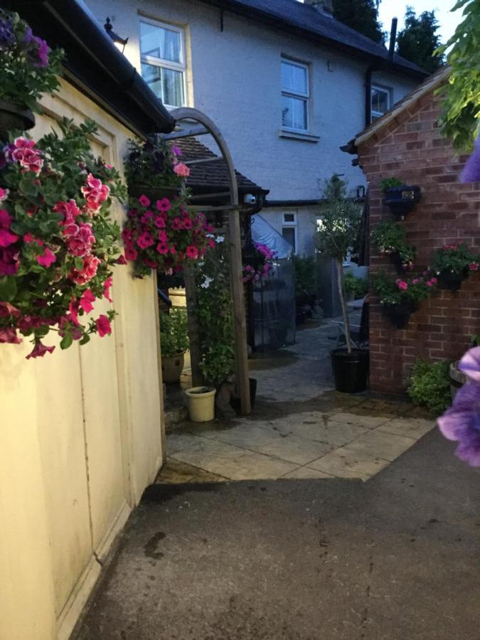 The Bell Inn 솔즈베리 외부 사진