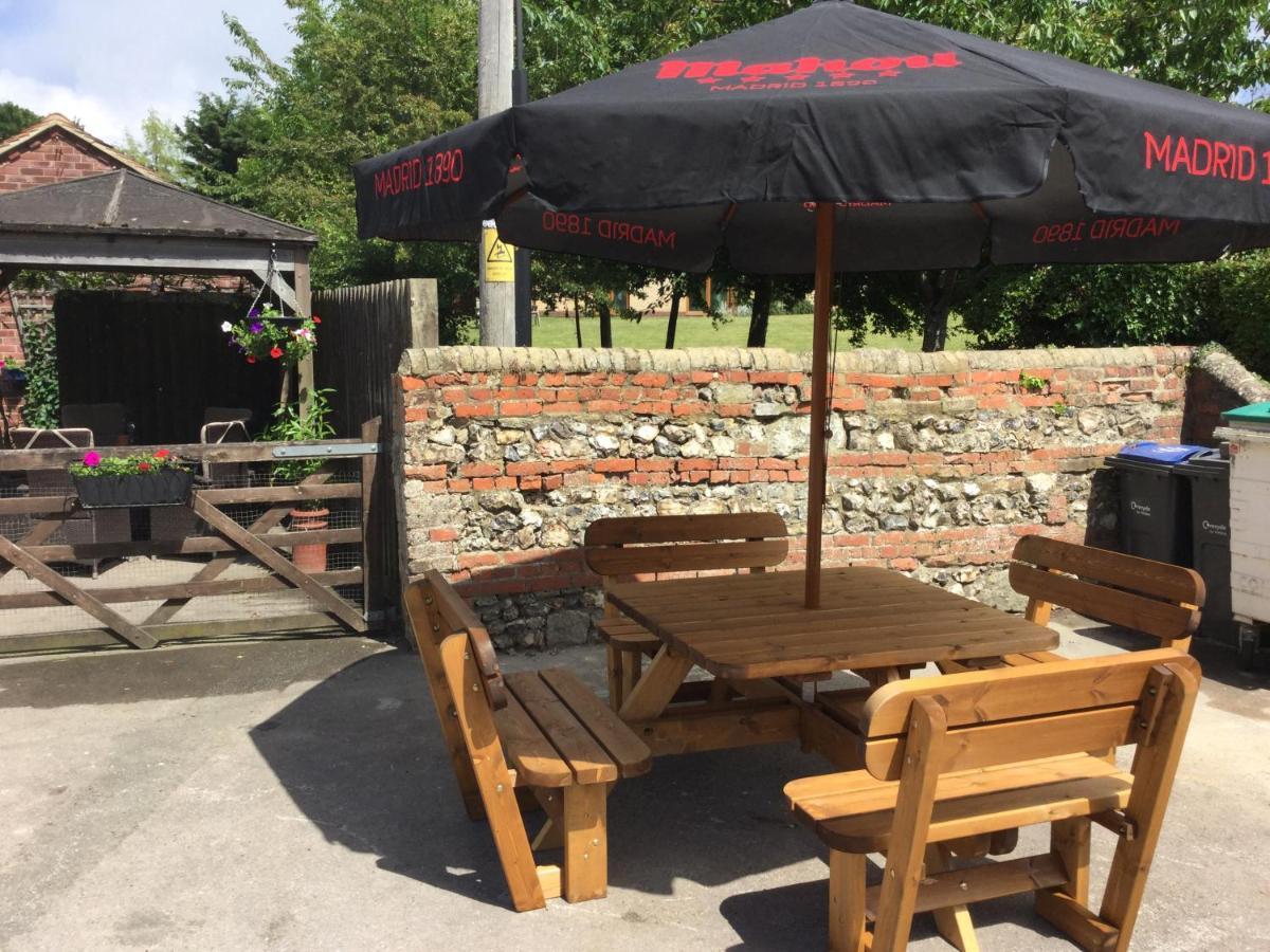 The Bell Inn 솔즈베리 외부 사진