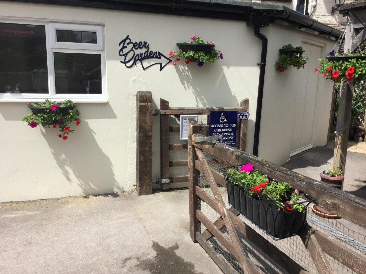 The Bell Inn 솔즈베리 외부 사진