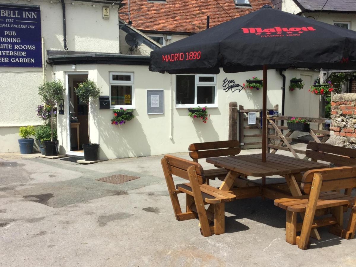 The Bell Inn 솔즈베리 외부 사진