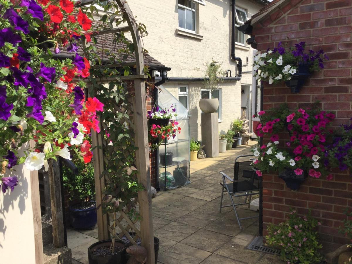 The Bell Inn 솔즈베리 외부 사진