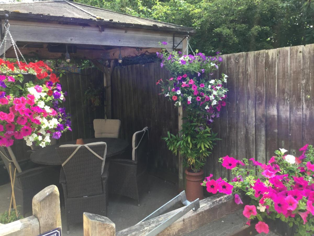 The Bell Inn 솔즈베리 외부 사진